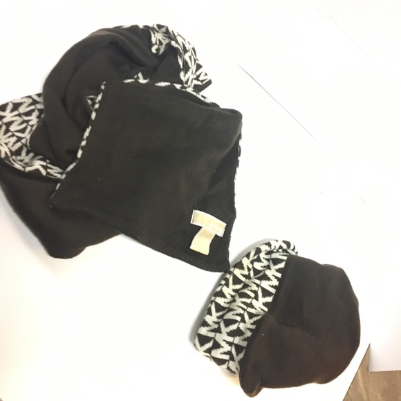 Micheal kros hat scarf combo like new - Picture 7 of 7